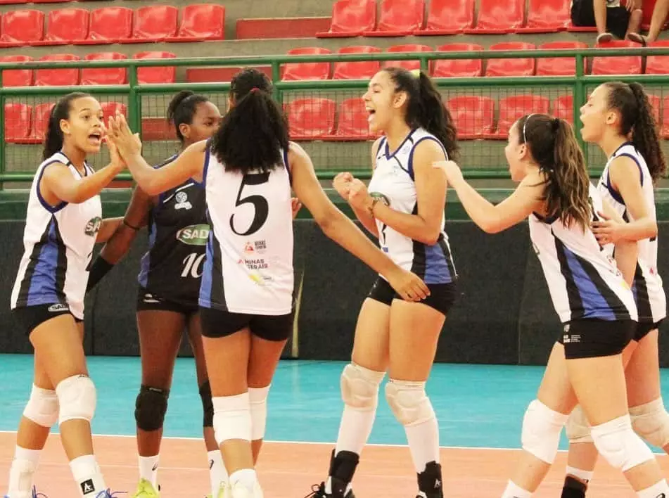 Sada Cruzeiro festeja ano do projeto feminino Web Vôlei