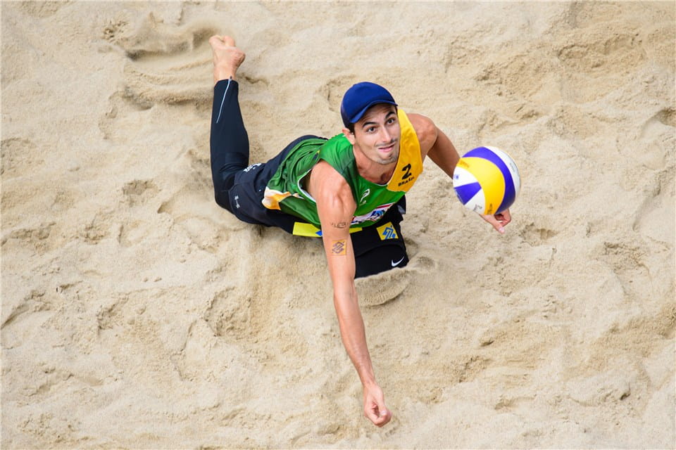 No tie-break, André Stein e George garantem 100% do Brasil no vôlei de  praia no Pan