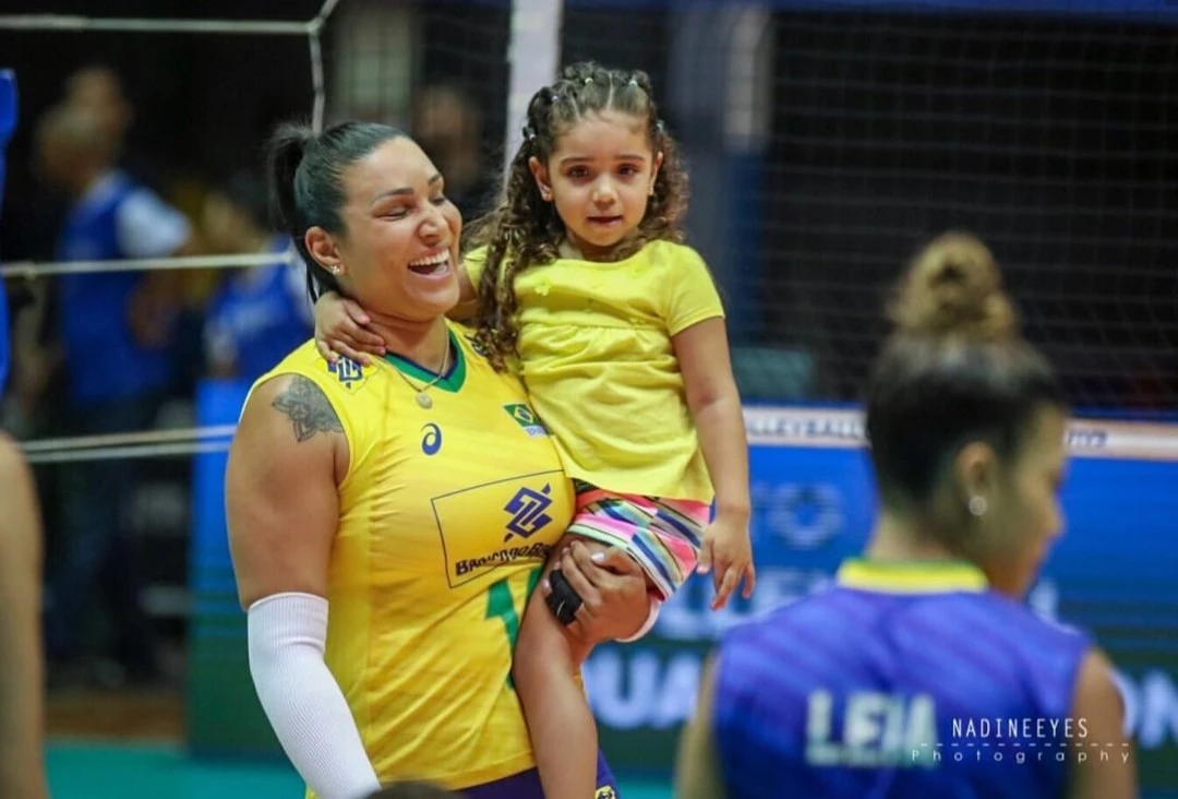 Tandara (Nadine Oliver) Brasil x Camarões