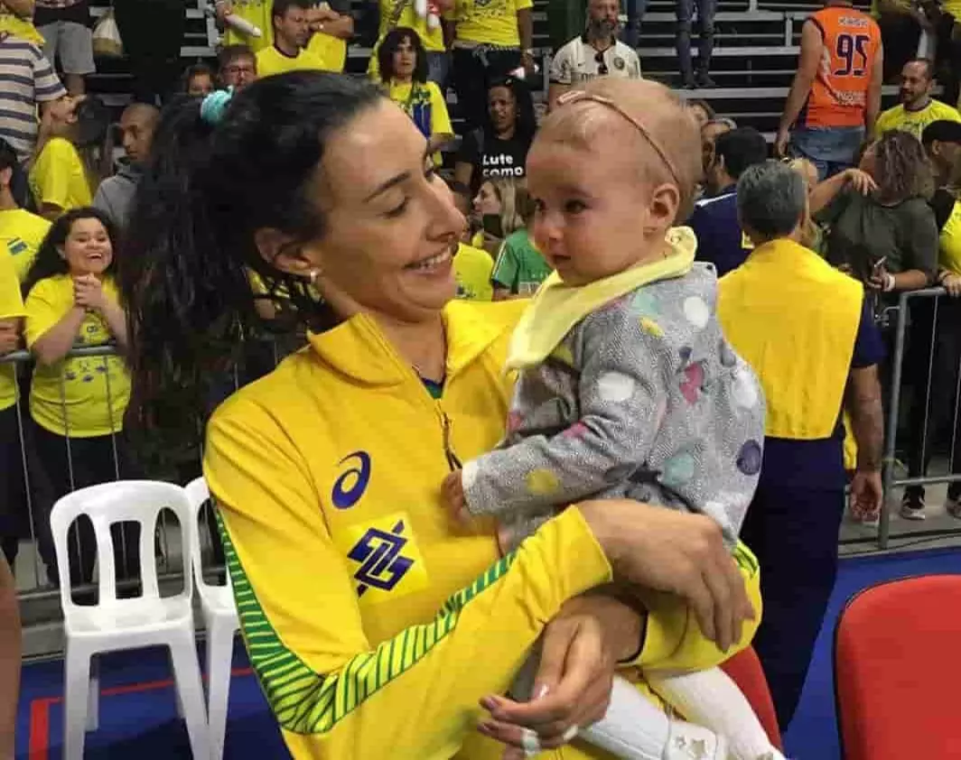 Com Saudade Das Filhas, Sheilla Faz Desabafo De Mãe-atleta: "Me Sinto ...