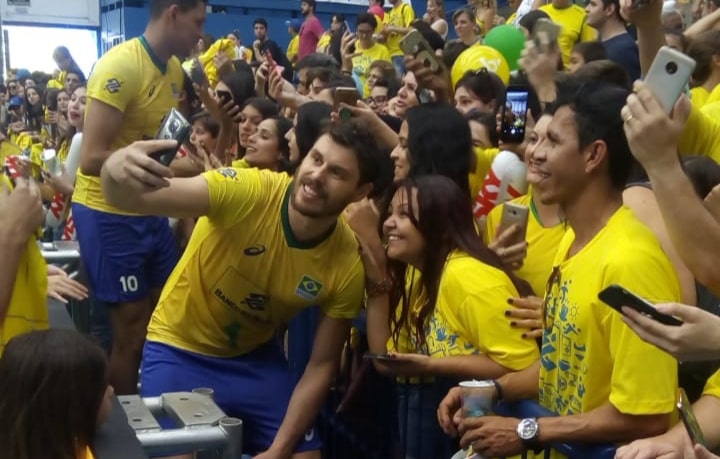 Bruninho inicia 10ª temporada como capitão da seleção de vôlei