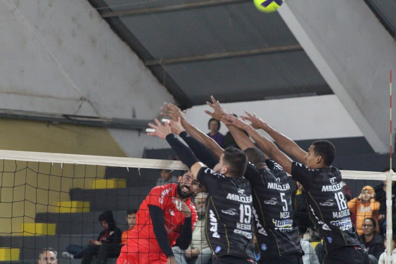 Atibaia perde na estreia do Campeonato Paulista de Vôlei