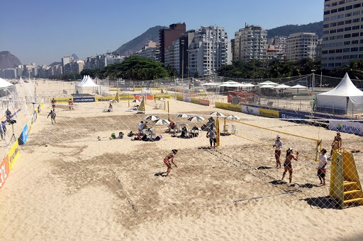 Aproveite o domingo jogando vôlei na orla - Orla Rio