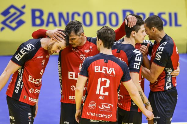 Vôlei: América vence Blumenau no tiebreak pela Superliga > No Ataque