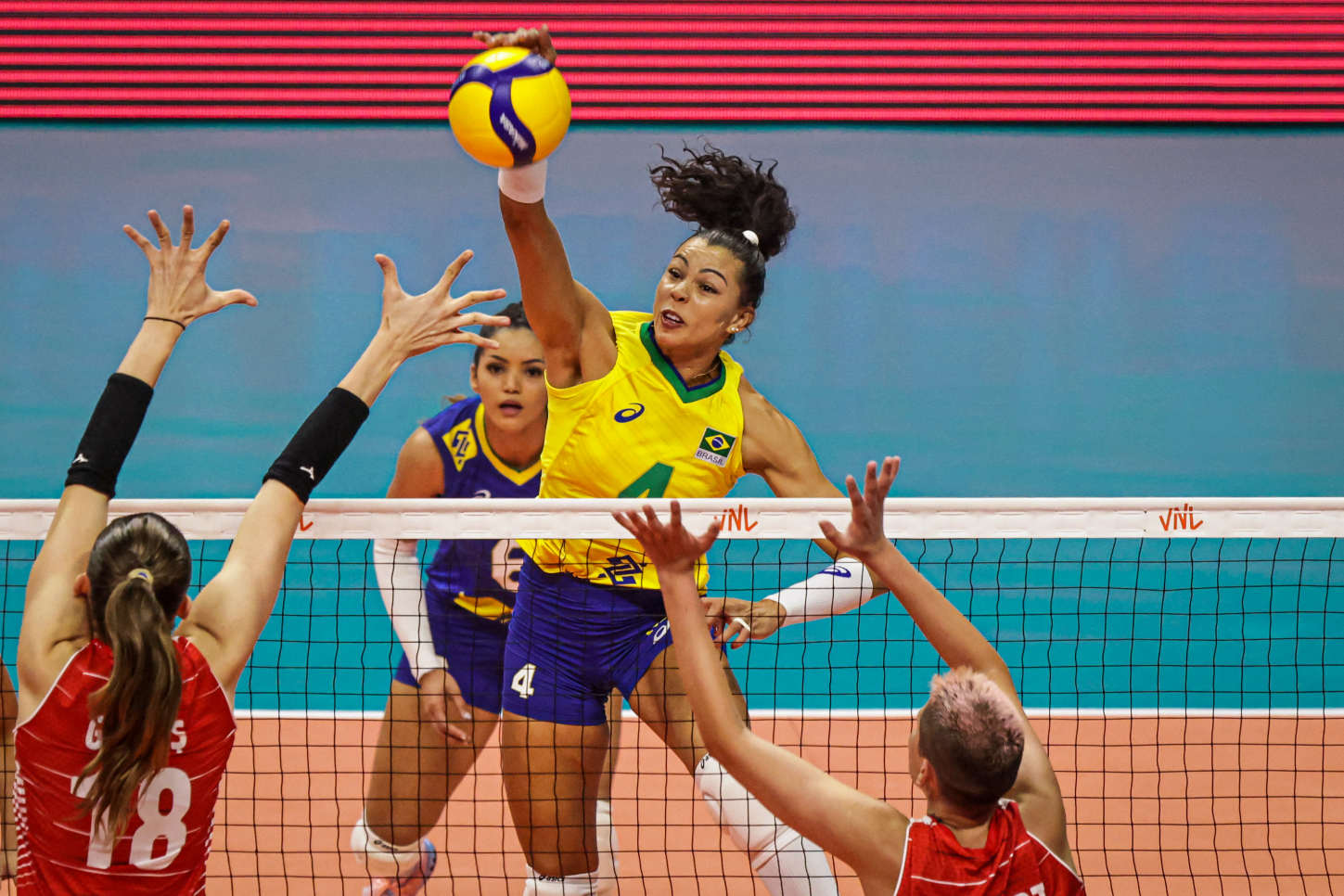 VNL feminina Dia de vitórias dos favoritos Web Vôlei