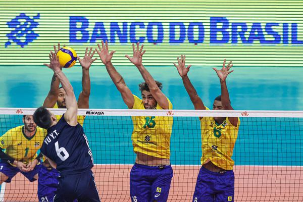 Liga das Nações de Vôlei Masculino 2023: Brasil derrota China e