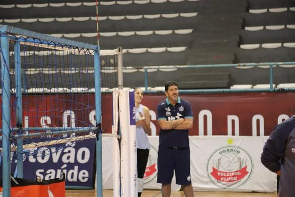 Luizomar comanda o treino