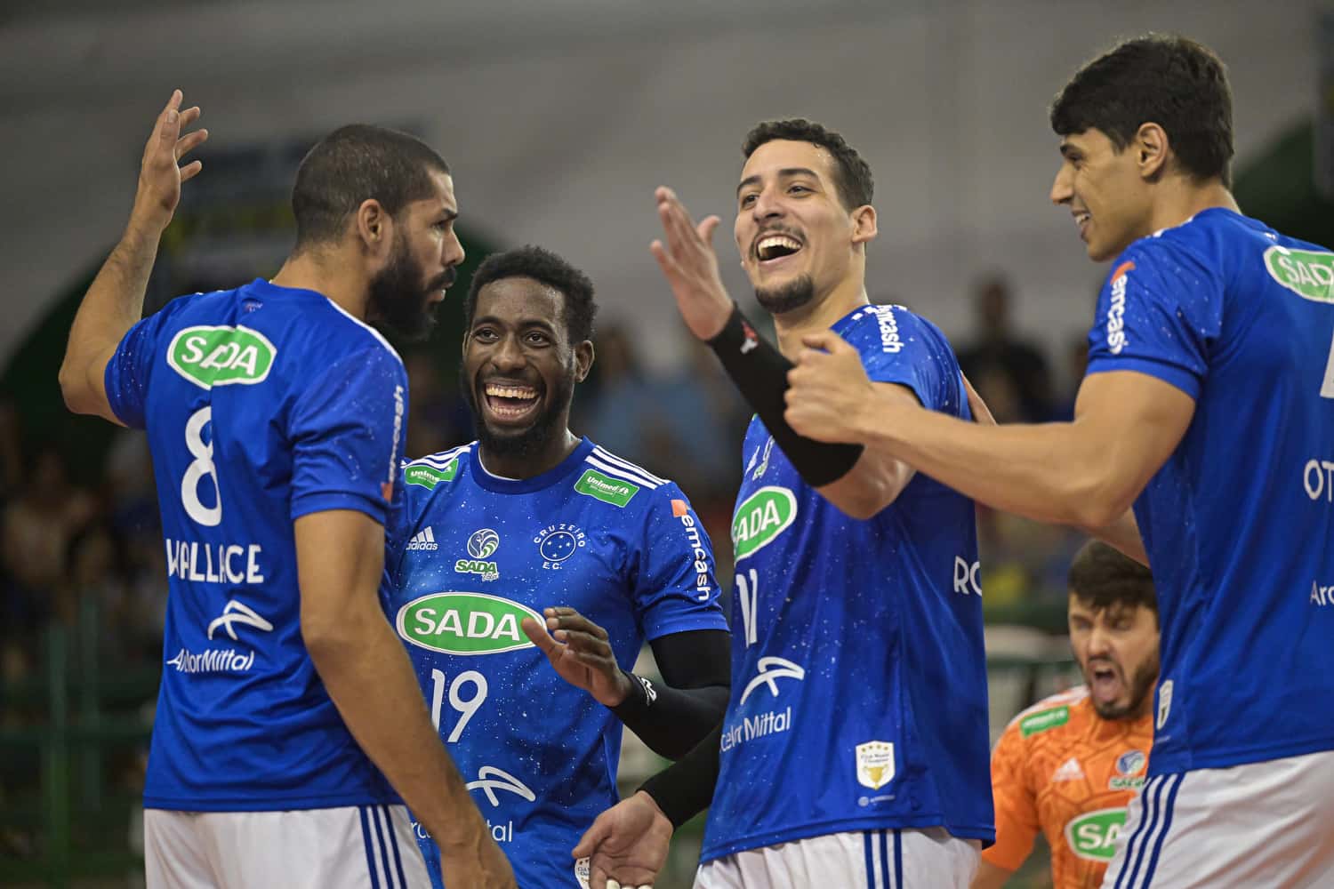 Sada Cruzeiro vence São José no tie-break e fica a uma vitória da final