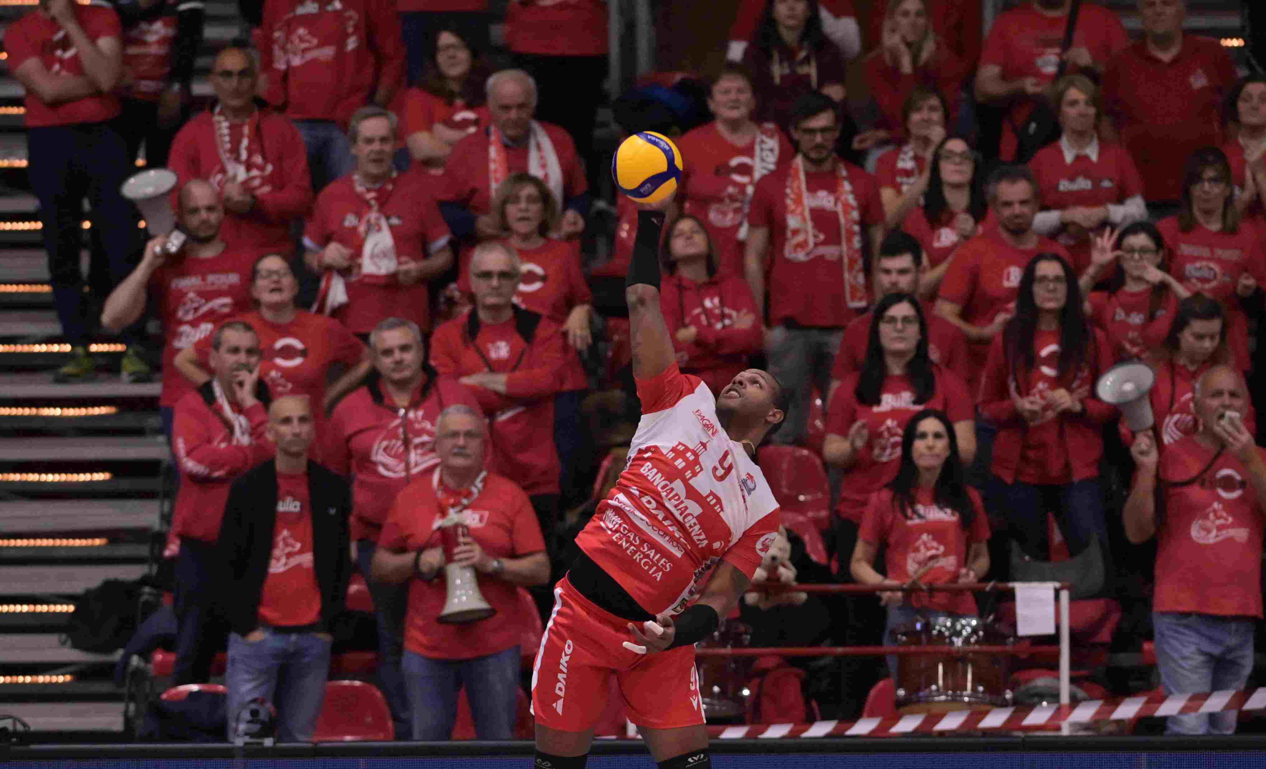 Leal, Lucarelli and Bruninho advance – Web Vôlei