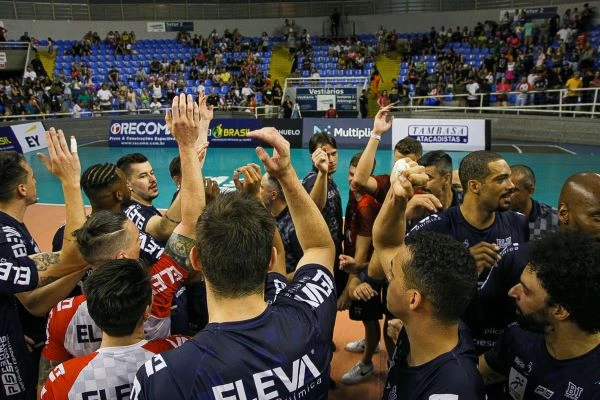 Donegá comanda a Apan/Eleva