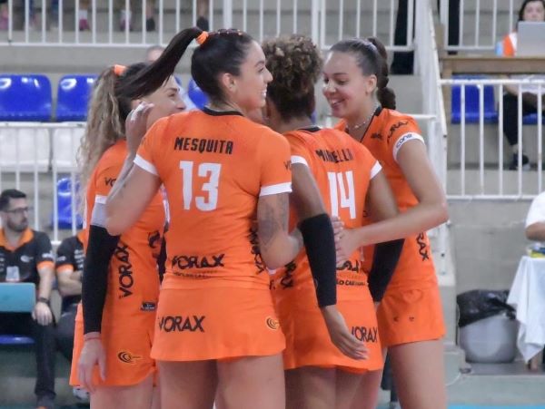 Pinheiros derrota o Vôlei Futuro e conquista o Paulista de vôlei feminino