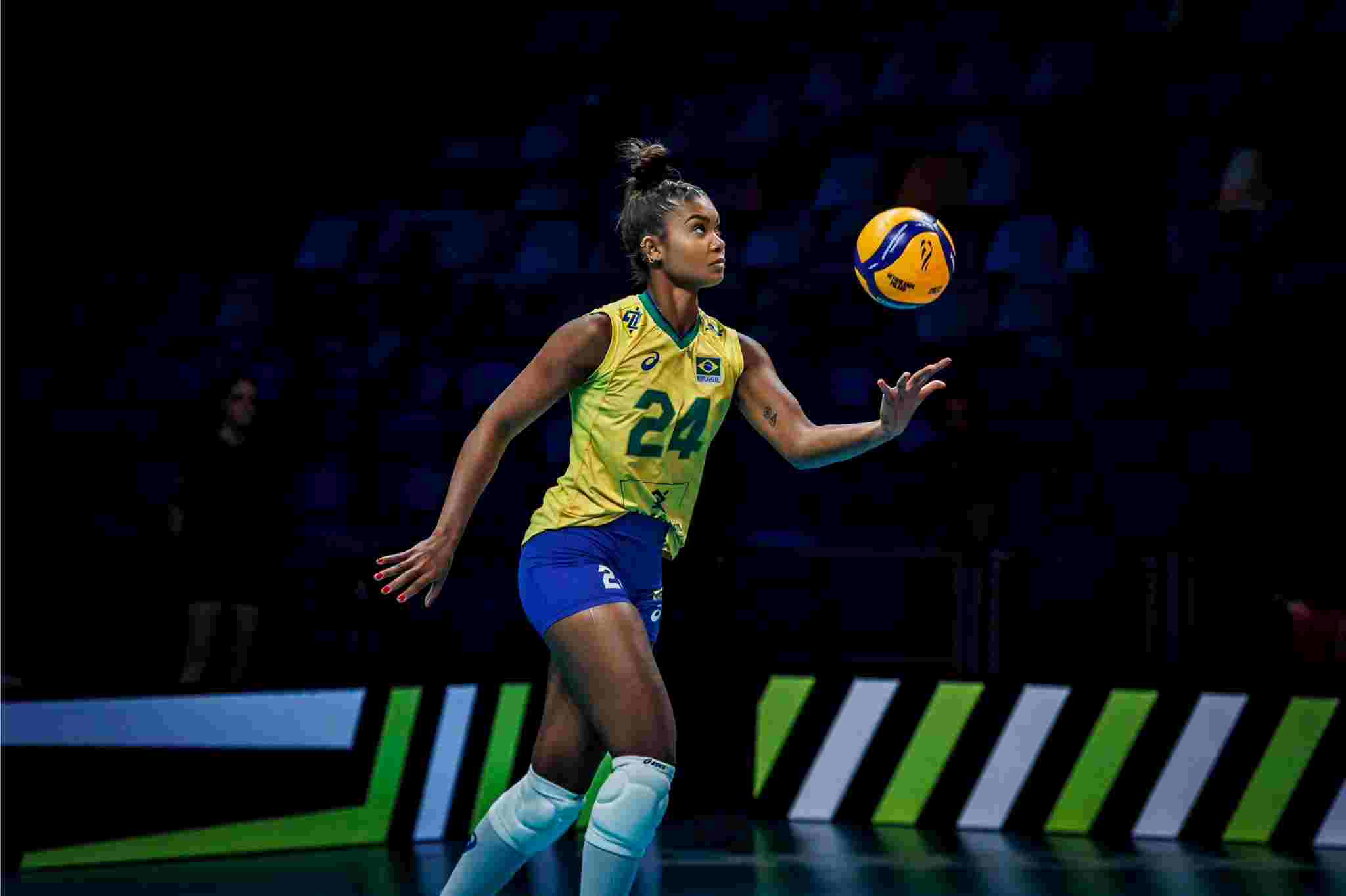 Lorenne é confirmada pelo campeão russo – Web Vôlei