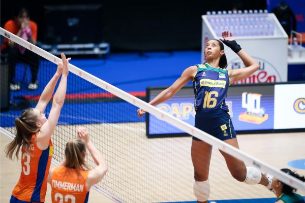 Brasil vence a Holanda e ganha a primeira na VNL Web Vôlei