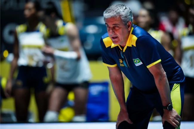 Zé Roberto preocupado (FIVB)