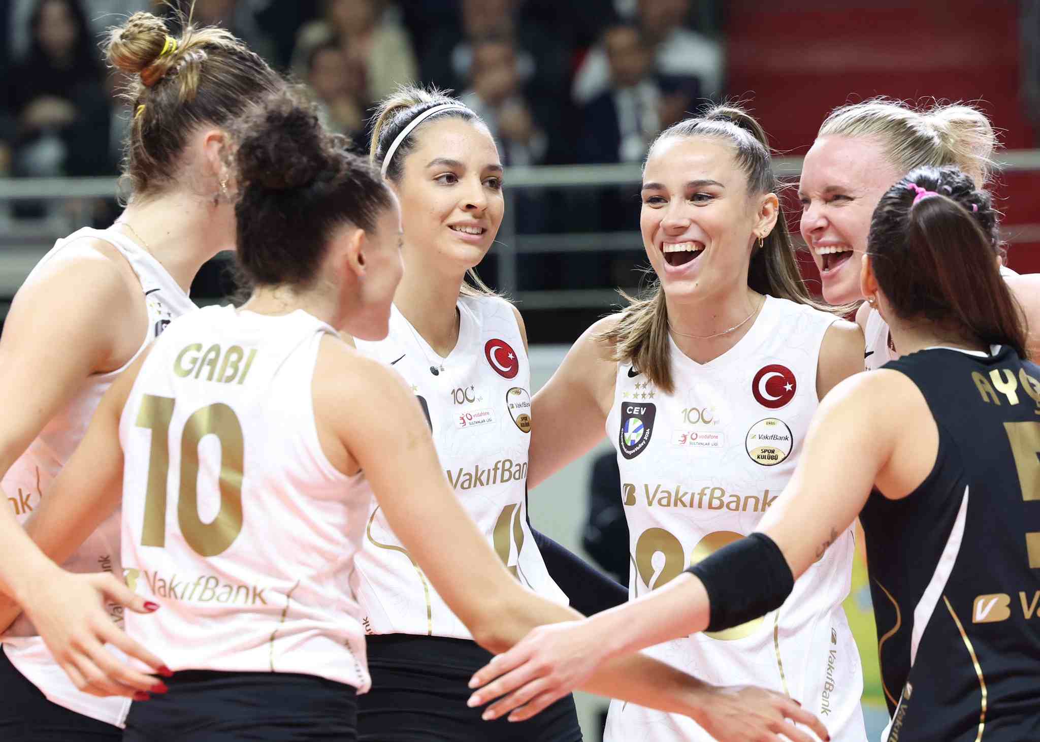 Vakifbank ganha do Besiktas por 3 a 0 durante a partida da Liga Turca de  Vôlei Feminino_
