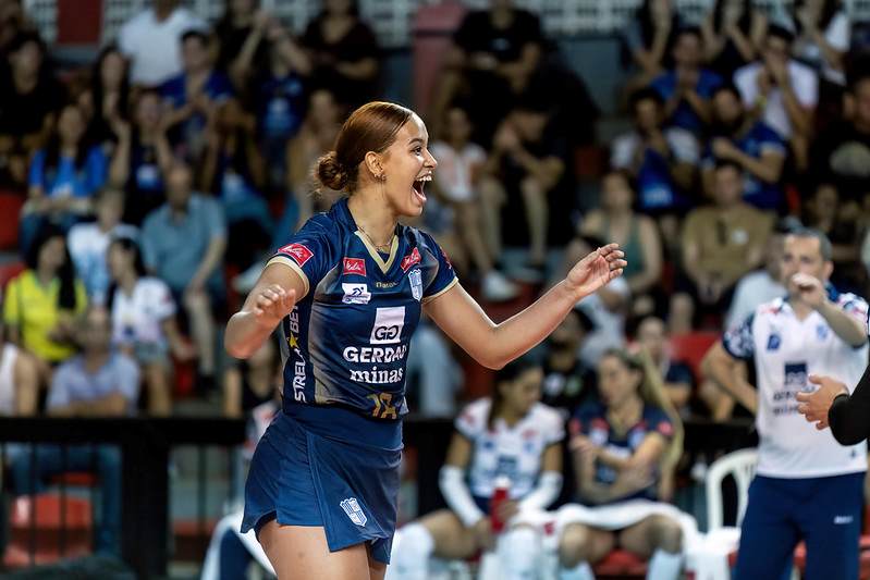 Rebeca reforça o Tijuca