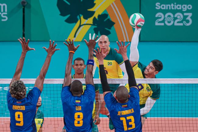 Jogos Pan-Americanos: Brasil ganha da Colômbia e está na semifinal do  futebol – CBN Curitiba – A Rádio Que Toca Notícia