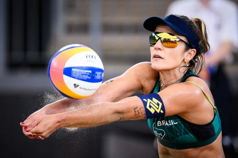 Bárbara Seixas faz dupla com Carol Solberg