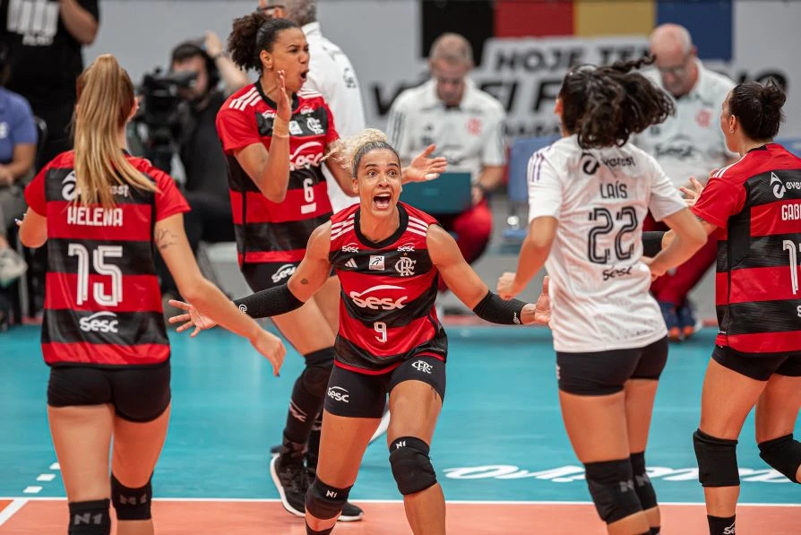 Sabrina comemora ponto do Sesc RJ Flamengo