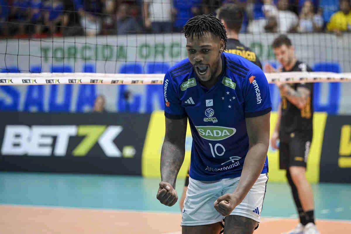 Cledenílson vibra em jogo do Sada Cruzeiro