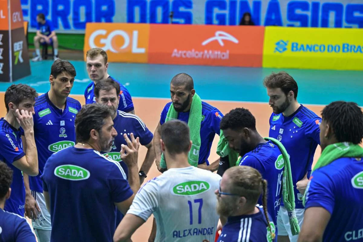 Filipe Ferraz orienta o Sada Cruzeiro