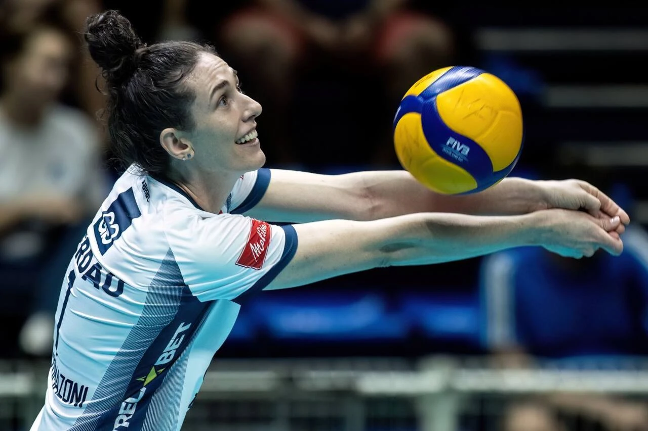 Fran Tomazoni em ação pelo Minas