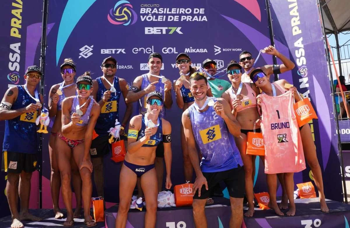 Talita/Taiana e Guto/Saymon comemoram