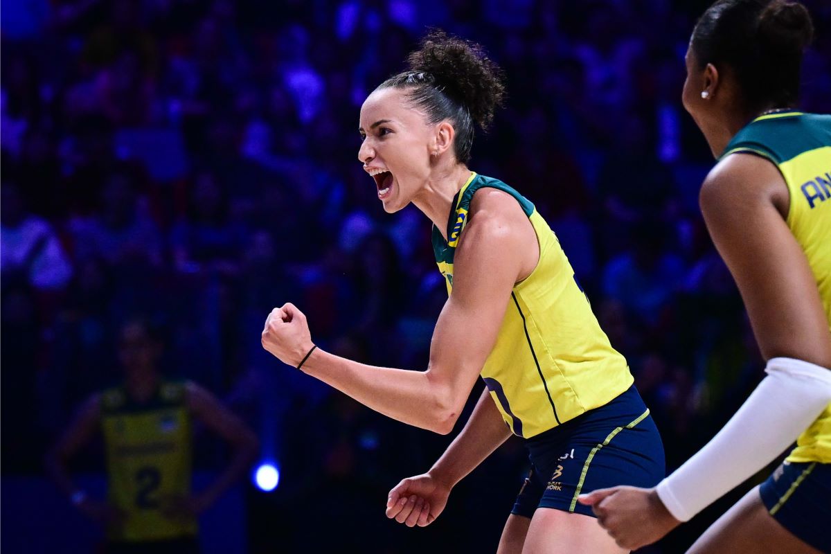 Gabi vibra em jogo do Brasil x Itália pela VNL