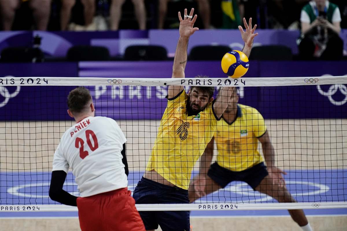 Lucão em partida contra a Polônia