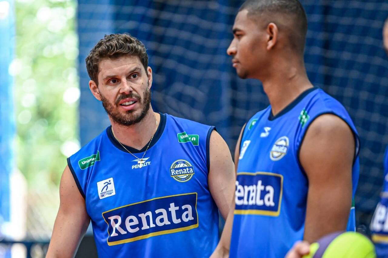 Bruninho e Adriano em treino do Vôlei Renata