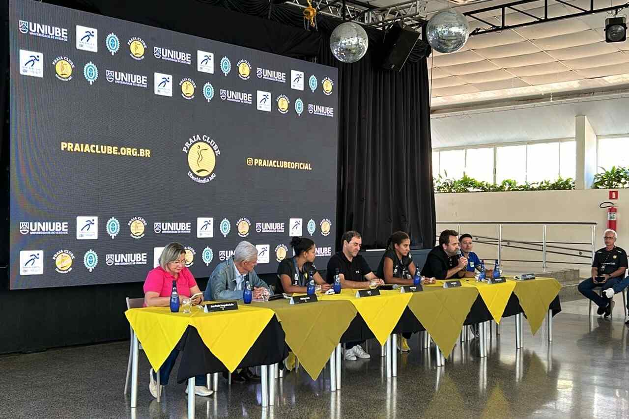 Duda e Ana Patrícia em coletiva no Praia Clube