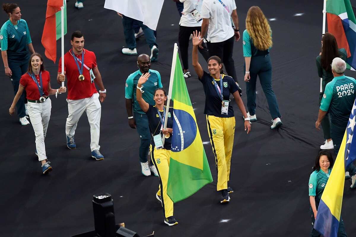 Ouro e porta-bandeiras: Duda e Ana Patrícia encerram Jogos de Paris em alta