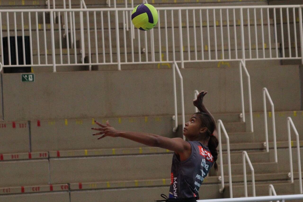 Lorenne em treino do Sesi Bauru