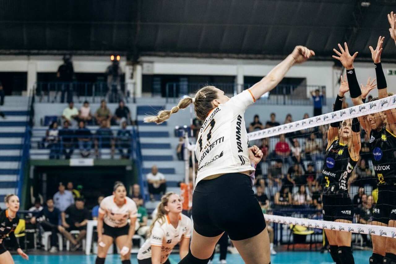 Polina Rahimova foi a maior pontuadora do Osasco em derrota para o Praia Clube