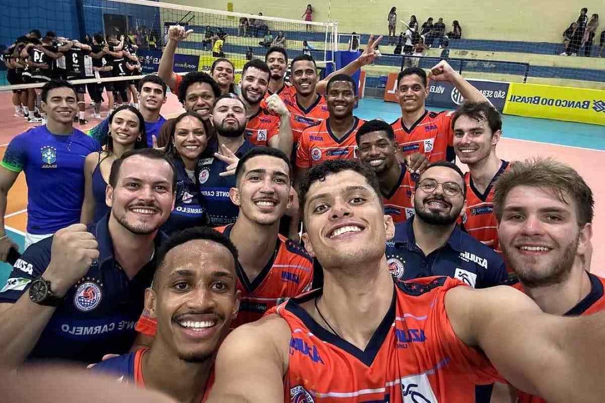 Monte Carmelo lidera a Superliga B