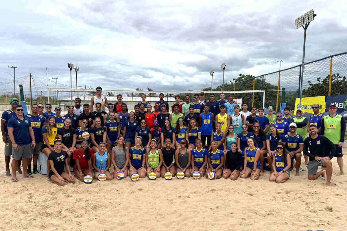 Camp de vôlei de praia da CBV reúne 56 atletas em Saquarema