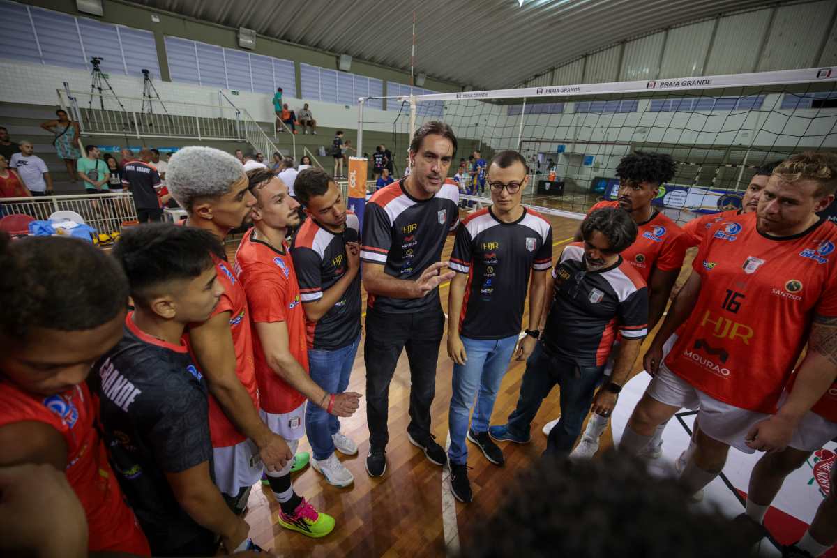 Rodrigão em ação pelo Praia Grande