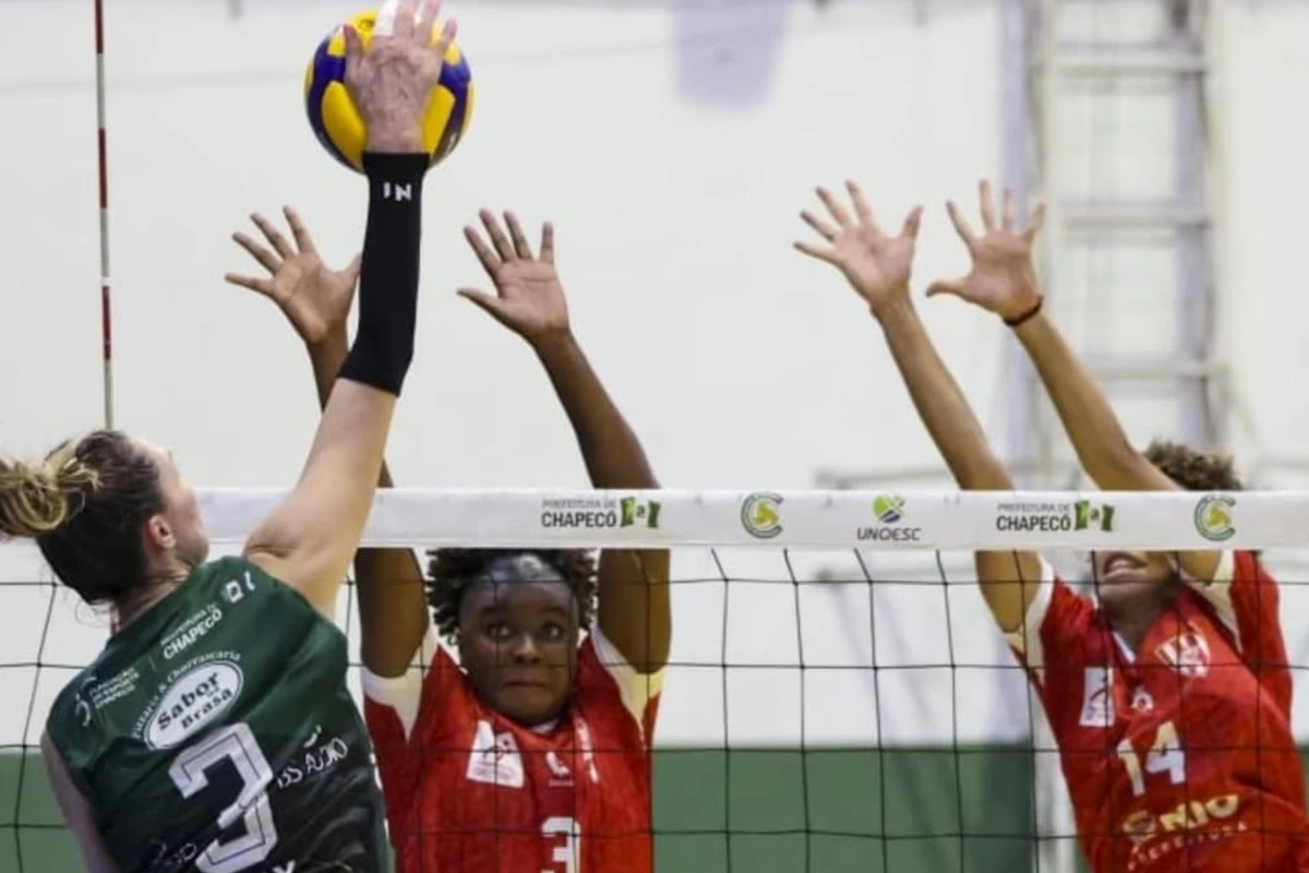 Tijuca vence o Chapecó e está na semifinal da Superliga B