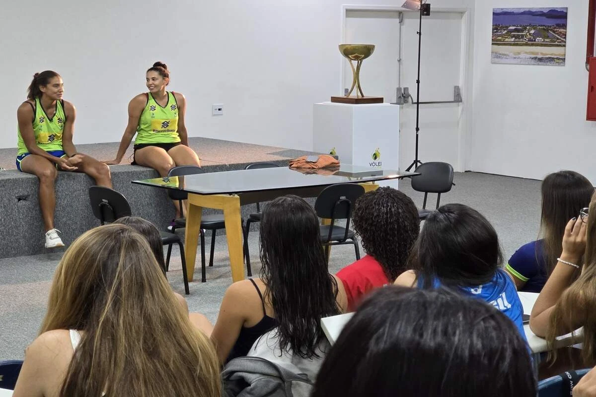 Treinamento com Duda e Ana Patrícia reúne 40 atletas de 13 a 21 anos em Saquarema