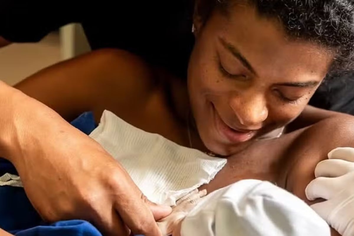 Fernanda Garay com a filha Aurora