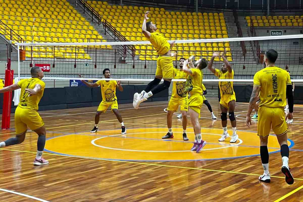 Treino do Montes Claros antes de jogo da Superliga B