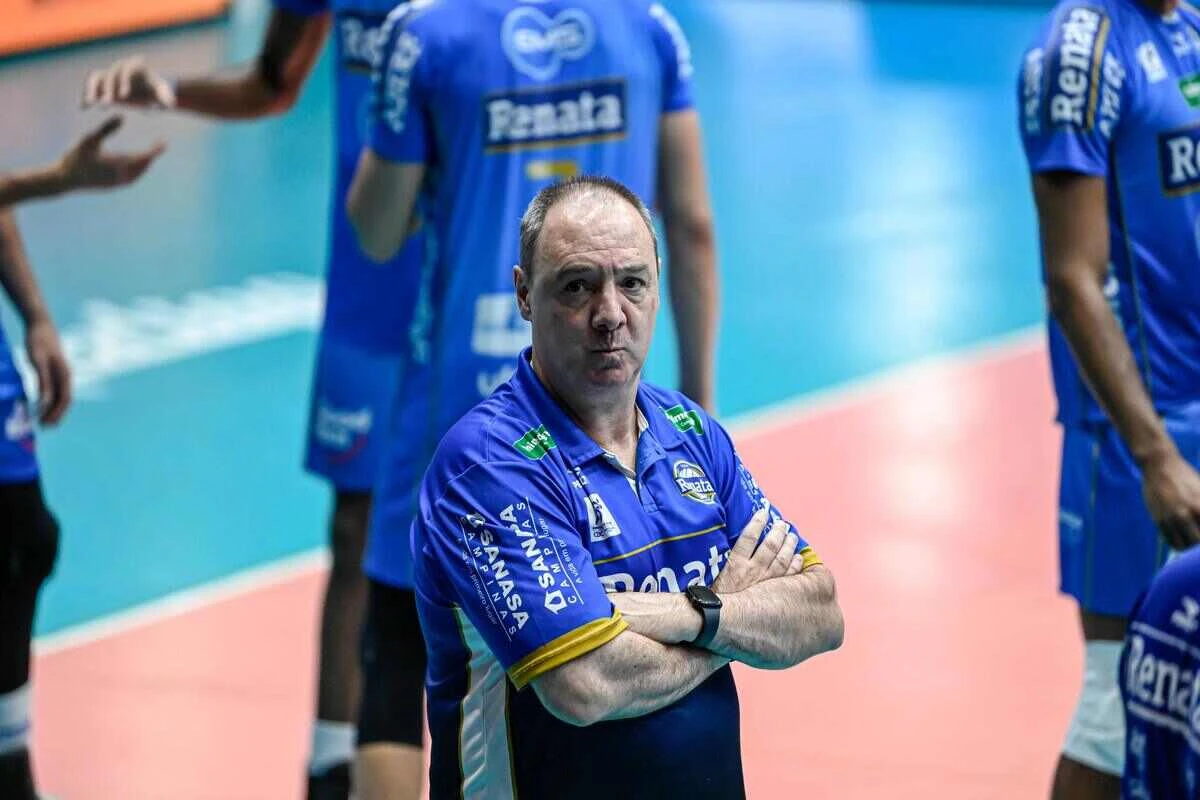 O Vôlei Renata, com o apoio do treinador Horacio Dileo faz a segunda partida da semifinal contra Suzano neste sábado (26/4)