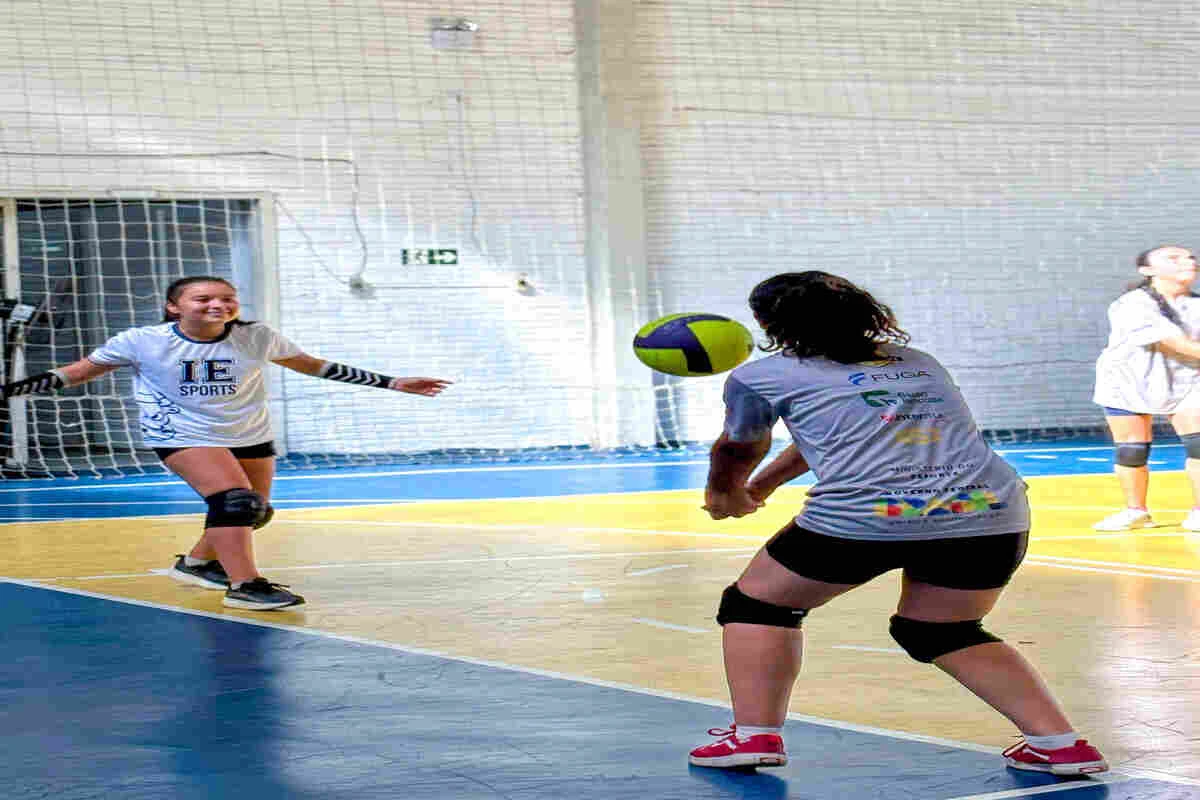 Vôlei Transforma utiliza o esporte para beneficiar mais de 200 crianças, adolescentes e adultos em Passo Fundo, Marau e Canoas.
