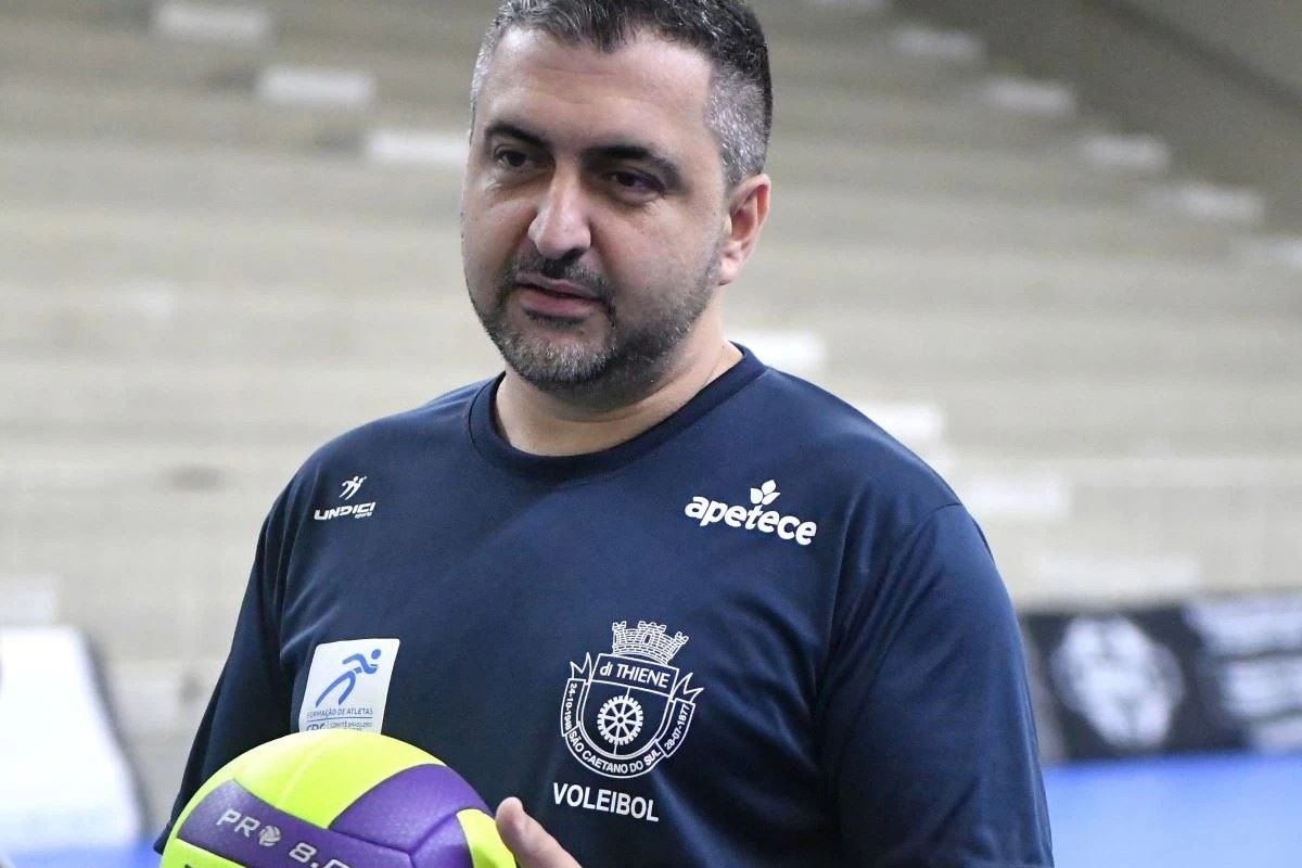 Ricardo Amendola comanda o São Caetano