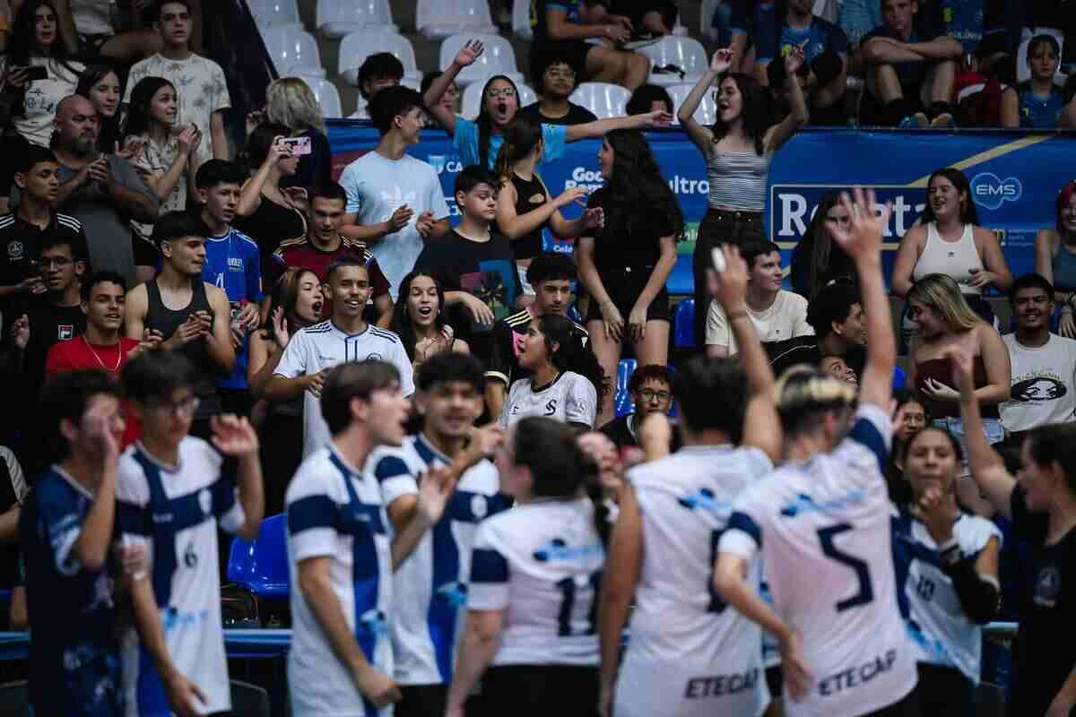 Finais da IV Copa Vôlei Renata agitam Taquaral neste sábado, Oito escolas voltam às quadras para buscar o troféu neste fim de semana (24/05)