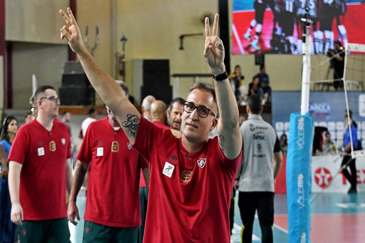 Após a incrível campanha tricolor na Superliga, o técnico Schmitz trabalha com a equipe colombiana visando o Campeonato Mundial.