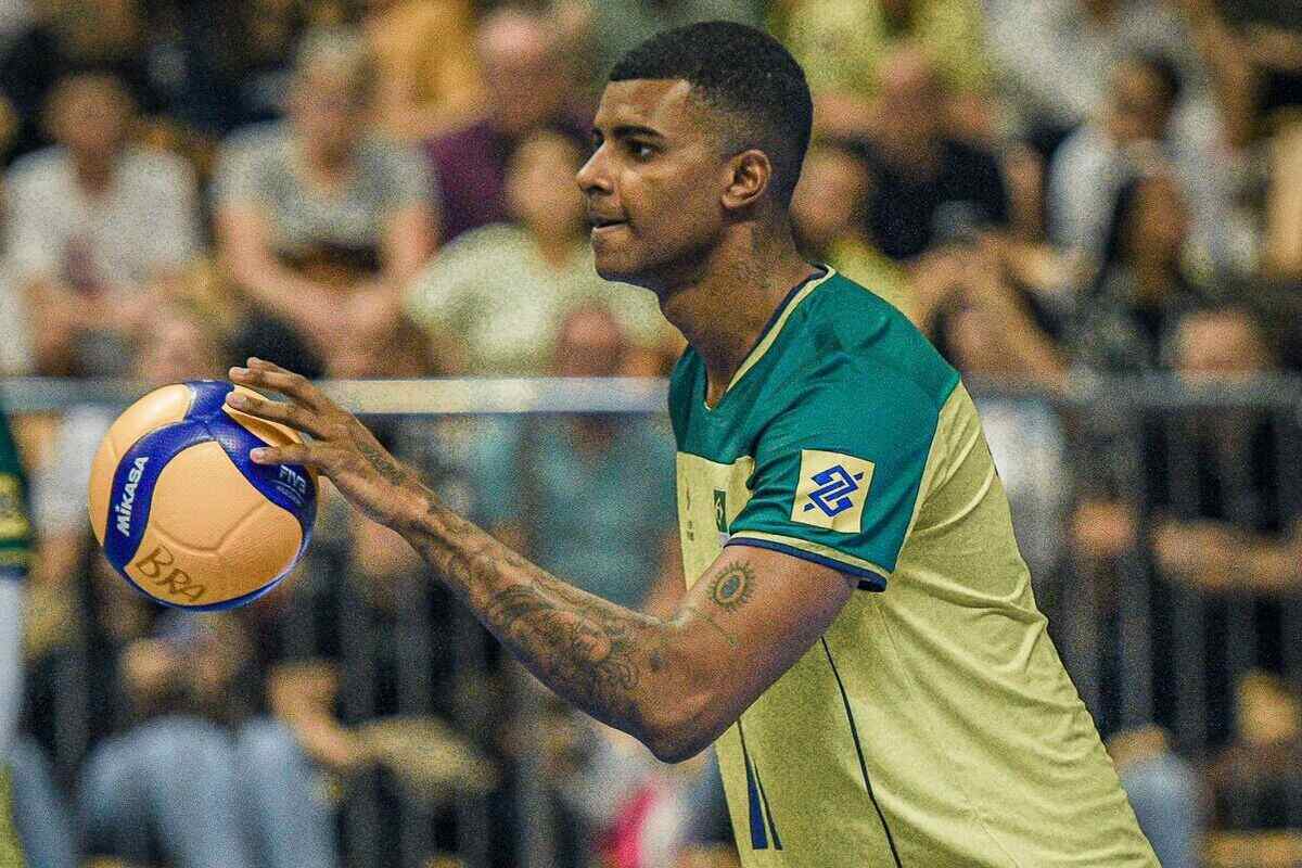 Robert, de 1,98m, foi campeão da Superliga e agora reforça o Suzano na temporada 2025/26