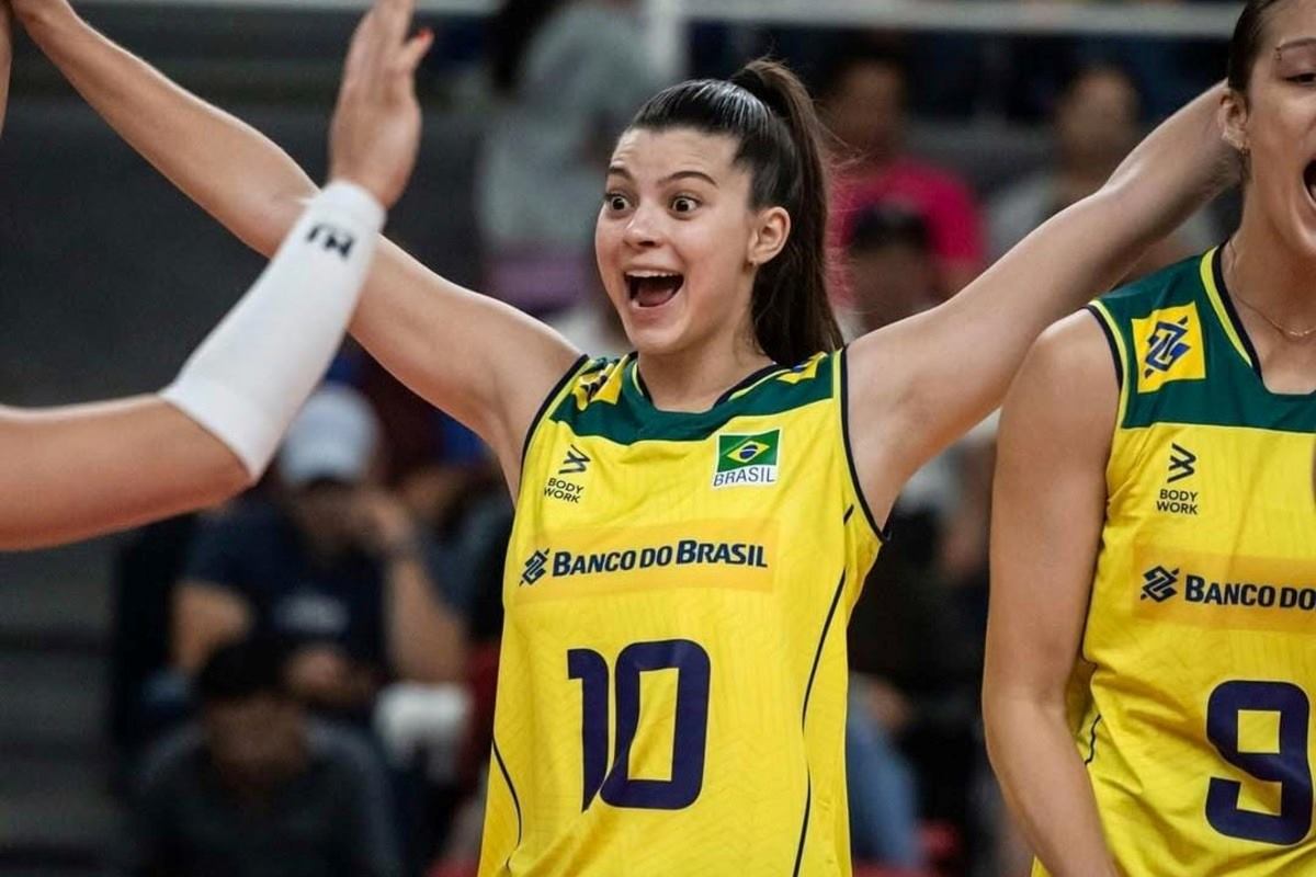 Aline Segato em ação pela Seleção
