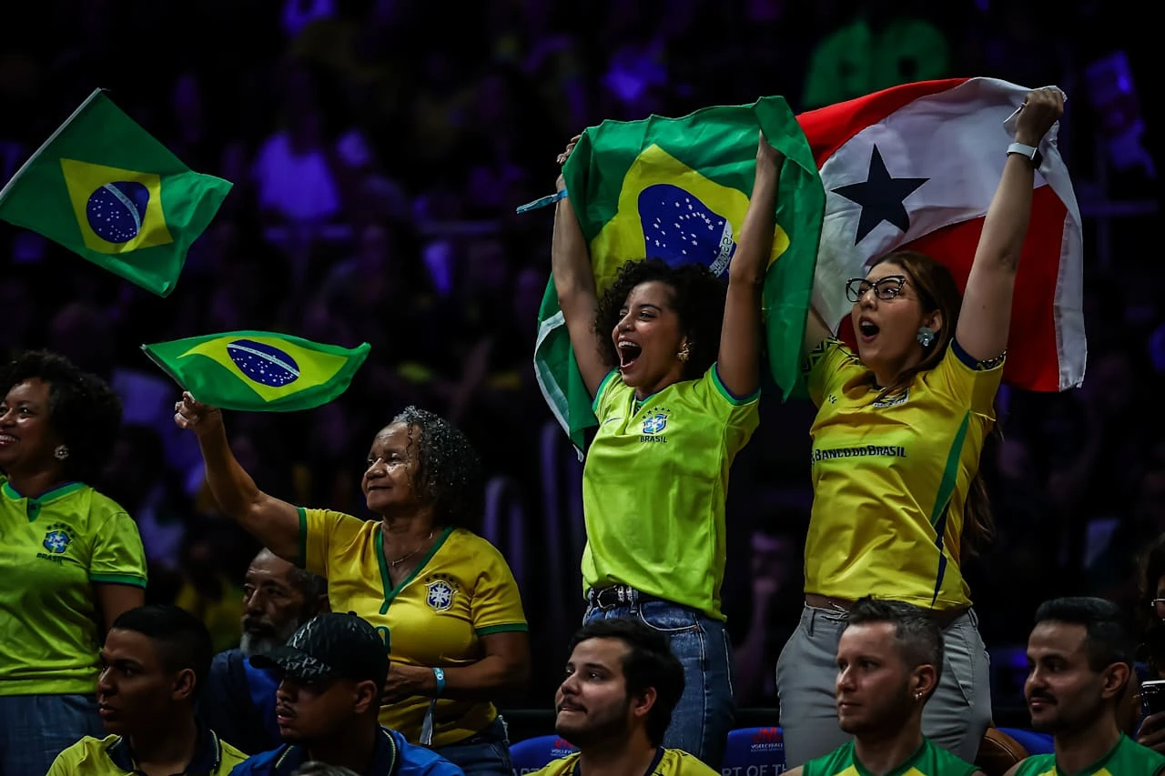 Torcida brasileira é foco da CBV