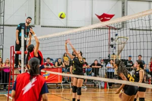 Maior campeonato poliesportivo estudantil do país reúne jovens em atividades inclusivas, incluindo o vôlei